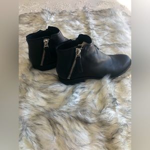dolce vita ankle boots. Black leather. Size 7.5